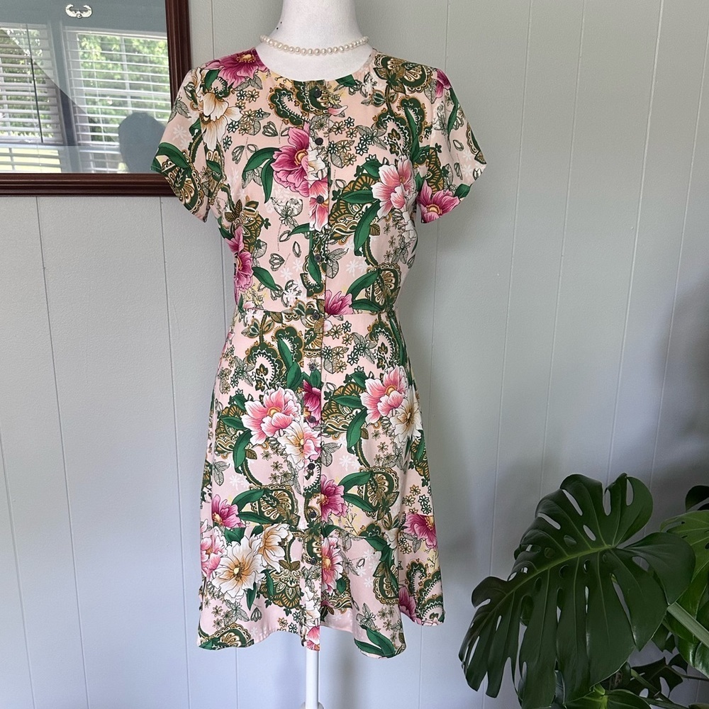 🛍️ Loft button down dress with multi color floral print dress excellent.